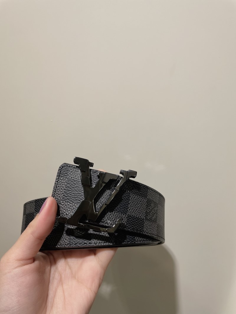 l0vis Vvtt0n belts